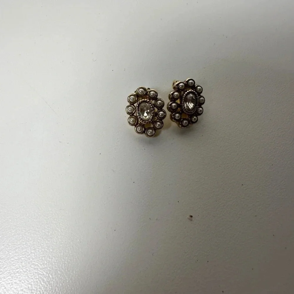 Set of two vintage  clip on earrings - Picture 4 of 6